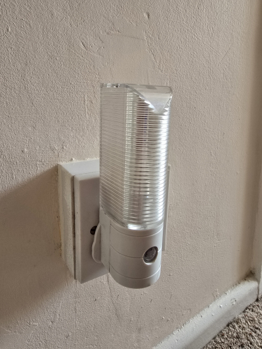 Tall slim nightlight
Got it today at car boot sale- it is unbranded 

Uses 7w incandescent and I need to change the bulb
