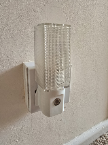 Lyvia 7w nightlight 
Got this along with that unbranded tall slim nightlight today at the car boot sale 
