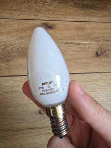 Philips 60W E14 opal candle bulb
Got this today at the car boot sale 

It has the design that you see on the larger sized candle bulbs 
