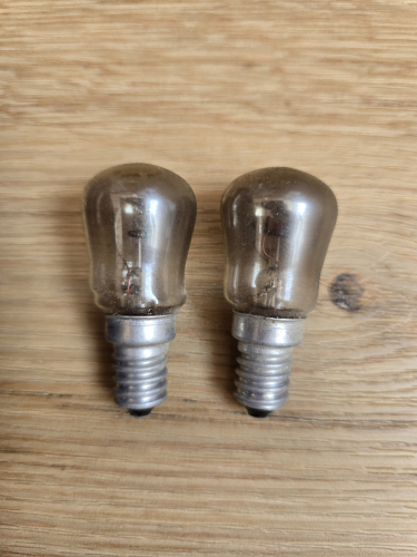 2x GE pygmy bulbs EOL
From car boot sale but looks like they got broken before I got them
