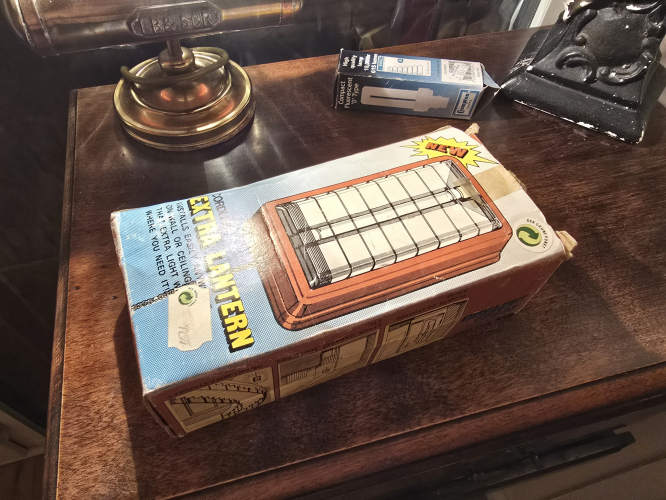 Cordless Extra 4w fluorescent lantern 
I had to get this at the car boot sale yesterday Sunday 

It uses 2x batteries to power a single 4W tube 
