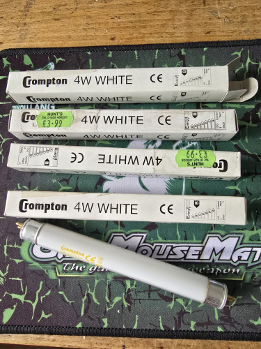 Crompton 4W tubes
Got a few of these today at the car boot sale

Unsure if these are triphosphor or halophosphor
