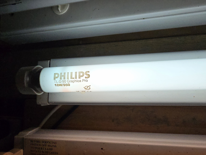 Philips Graphica 950 18W tube lit up
Closeup of the tube etch

Very pleased with it 
