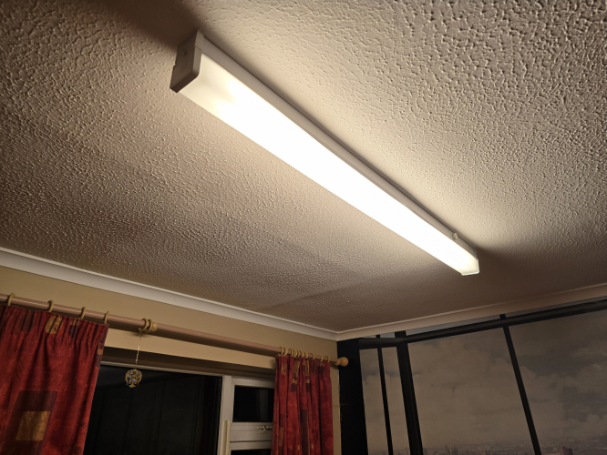 Homebase 36W T8 fluorescent fixture in my bedroom
So after a long wait because of the last 2 years has been a lot going on in my life, I now finally got the Homebase 36W T8 fixture up on the ceiling of my bedroom, replacing a very old pendant ceiling rose fixture

This fixture has been in my shed since summer 2023 and has been using an OSRAM tube but replaced it for a warm white GE Polylux 36W 830 T8 tube to suit the bedroom
