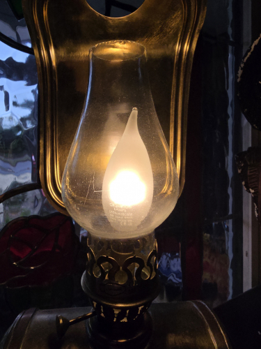 Crompton Manor pearl/acid etch bent tip candle bulb
I managed to get 5x of these back at the car boot sale 2 years ago 

AFAIK the first proper LED I got hold of in my life was a Crompton Manor range LED GLS which was pearl acid etched and looked almost like an incandescent except that the colour temperature was of a ghostly 3000K tone - it is the same case with these bent tip candle ones.

So recently I stuck 3 of them in the master bedroom chandelier but then my mum noticed the ghostly tone so then I had to take them out  
