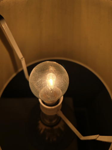 The only non LED lighting in my room at The Bell Inn, Oxfordshire 
My room was it up by only 2 GU10 LED spotlights mounted on the wall and this table light was the only non LED option!!
