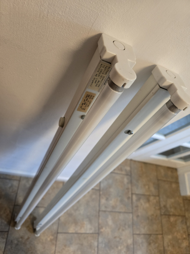 Ring Lighting 46060 36W T8 fluorescent fixtures
Got these 2 for nothing via FB Marketplace and best of all was that it was only a very short drive away 

