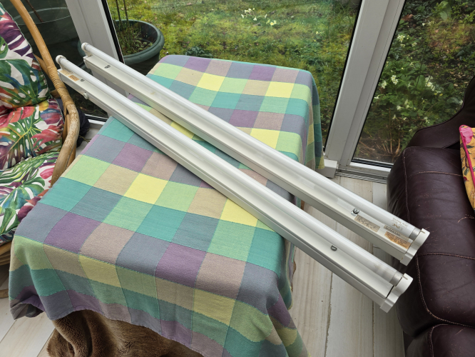 Ring Lighting 46060 36W T8 fluorescent fixtures
Got these 2 for nothing via FB Marketplace and best of all was that it was only a very short drive away 

These are the exact copies of the 36W T8 fluorescent fixture that my Dad installed in the bathroom and I grew up with it until it was taken down in Summer 2017 (OG fixture is in my shed)
