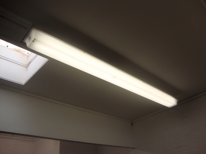 What is this fluorescent fixture
Taken way back in August 2011 at some cafe whatever place was in Weymouth area!!
