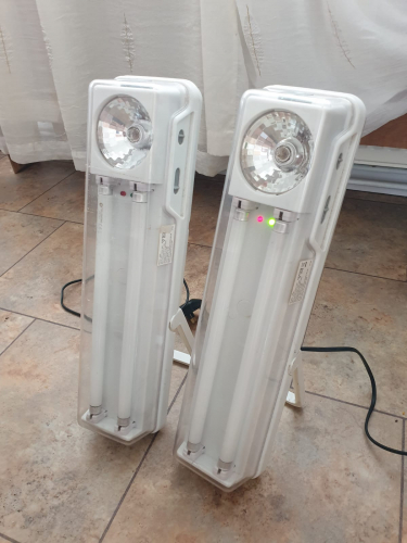 2x Portable 2x 8W fluorescent light with incandescent mode 
Got both of these portable 2x8W EM module driven fluorescent lights that have a built in incandescent spotlight that uses a typical krypton filled torch bulb at the car boot sale 

Both of them work as normal 
