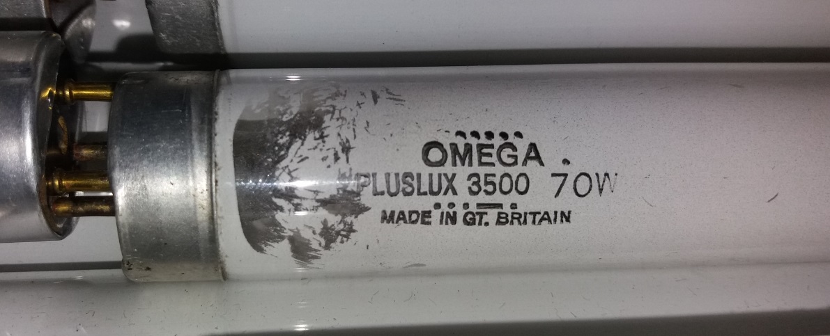 Omega Pluslux 70w T8 tube
Working bin find, although some of the phosphor near one of the cathodes has fallen away.
