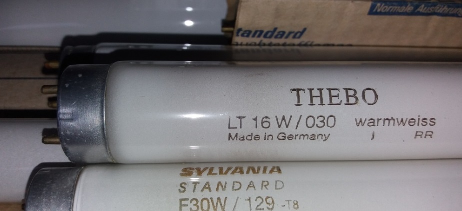 Thebo 16w T8 tube - made by Narva
A strange lamp (and quite a strange length) that I found in the lamp recycling.
