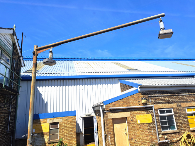 Unusual setup at Ramsgate station, Kent
A number of these unusual installations were in place when I passed through Ramsgate station earlier today - what appear to be twin bulkhead lanterns on cables which can be raised and lowered, presumably to change the lamps. I'd imagine these brackets were once home to older fittings.
