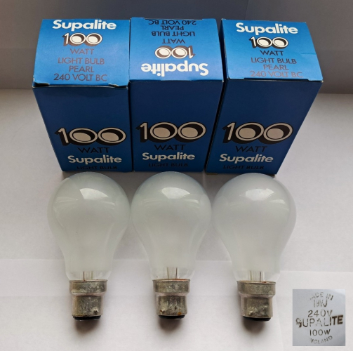 Supalite (GEC) 100w pearl GLS lamps
Some curious lamps I purchased recently on Ebay - I had not heard of this brand up until now! I rather like the simplistic yet retro packaging of these.
