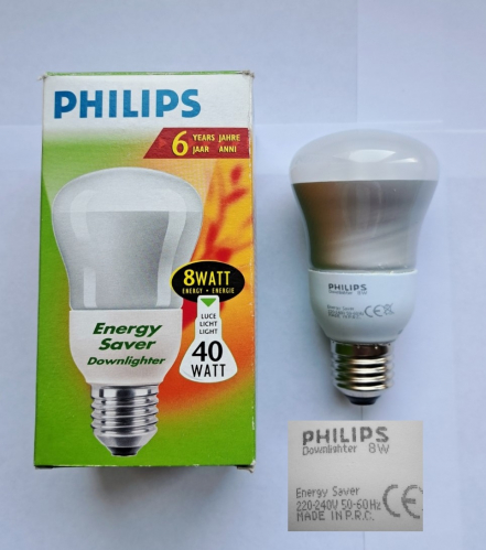 Philips 8w Downlighter CFL lamp
Probably one of the rarest low energy lamps offered by Philips in the early - mid 2000's, for some reason there don't seem to be many of these around. Featuring the classic 2000's packaging!
