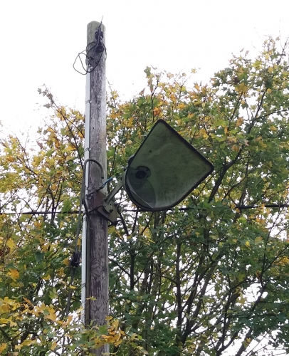 Old abandoned shovel floodlight
Had the remains of a self ballasted mercury lamp in, but was probably GLS originally. Bet the lamp would have been ancient! Seen out and about near a footpath.
