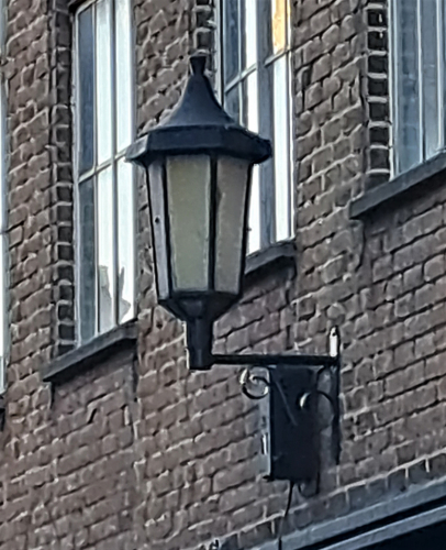 GEC ZD10807 wall-mounted lantern
I spotted this lone survivor down a side street in London which seemed to have avoided several waves of replacement schemes. I assume it probably has a SON lamp inside.
