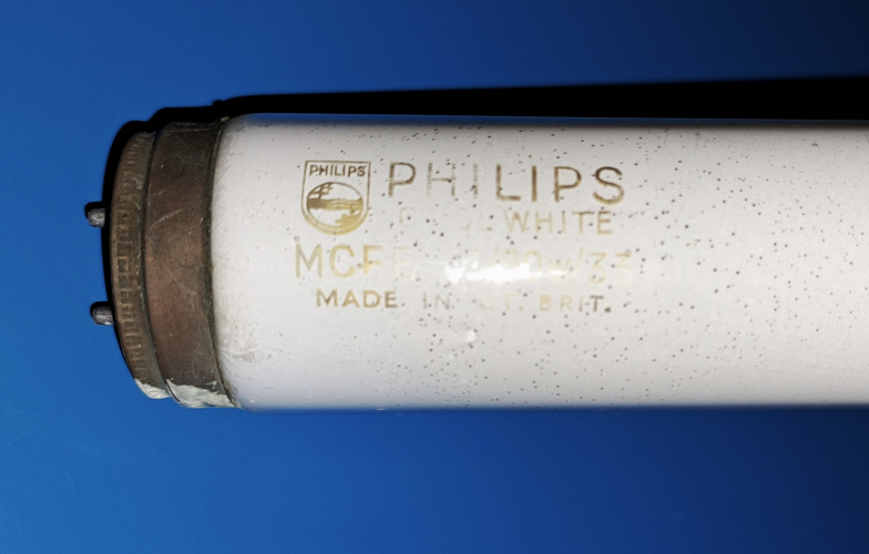 EOL Philips 65w cool white brass cap tube
Again, another lamp bin find - pity it's EOL as this would have been one of the oldest tubes in my collection. It doesn't really look EOL, it's not too blackened but unfortunately it refuses to light.
