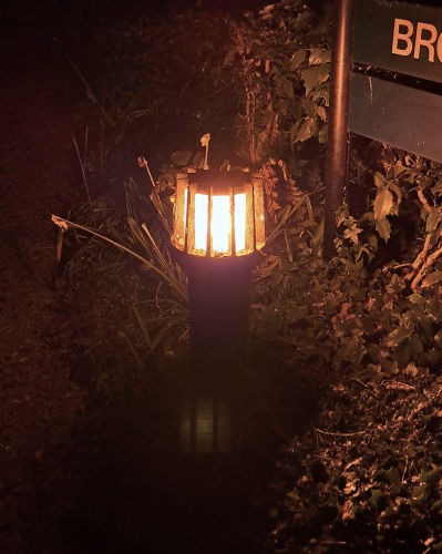 Crompton Crownlight bollard running HPS
A fitting located outside a block of flats near me - I've been meaning to take a picture of this for years! Although some of these fittings have had LED lamps retrofitted into them, this example has been more fortunate and has retained an HPS lamp.

