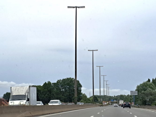 Large Schreder lanterns on the A16 (France)
There is a short stretch of these lanterns on the A16 near Dunkirk in Northern France, just before you enter Belgium. They seemed quite neglected though - one or two were completely damaged, with bowls and lamps missing.
