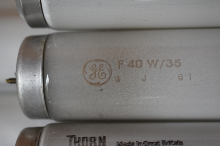 GE 40w T12 with strange etch
This tube is from 1993, can't say I've ever seen one with an etch like it. (Edit: EOL)
