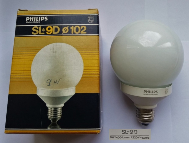 Philips SL*9D early globe CFL lamp
This magnetic-ballasted beast was the last one on the shelf of the old Spanish shop. I am really pleased to have found this, SL Decor models are quite rare and I don't think I had ever seen the smaller 9w version before.
