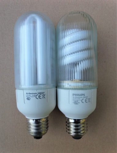 2 variations of the Philips SL electronic CFL
These turn up from time to time in the lamp bin, usually working. The model on the right is rarer than the one on the left and slightly more modern.
