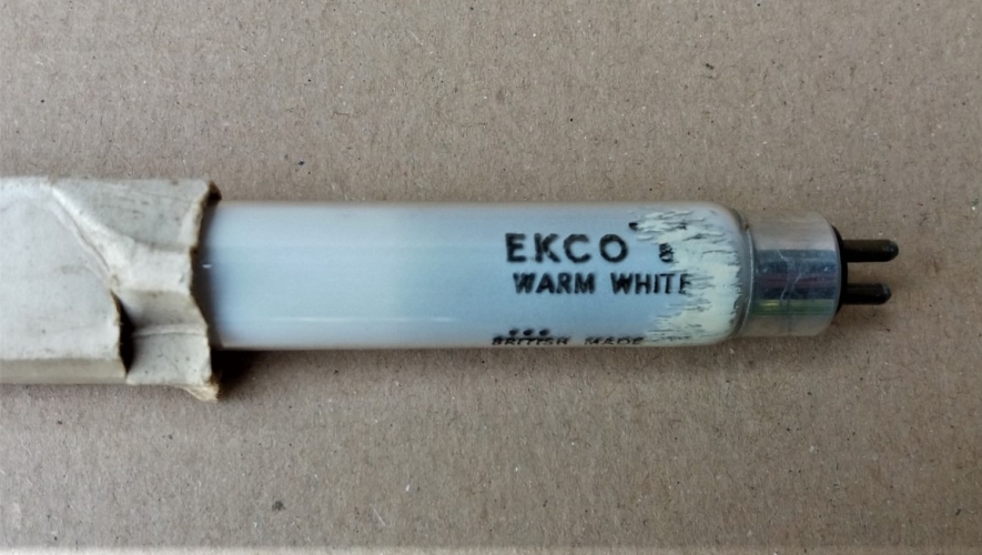 8w Ekco warm white tube (EOL)
Sadly this was EOL, despite being found in the original sleeve.
