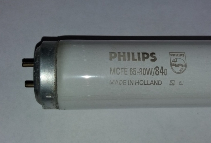 Philips 65w tube (colour 840)
Found in the lamp bin. More used but still works.

