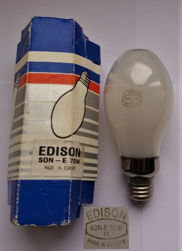 Edison (Tesla) 70w SON-E lamp
Ebay find, NOS with quite a beaten up box. This lamp must be from the 90s, as various companies seemed to rebrand Tesla SON lamps back then. I have seen Tesla made lamps with Edison, ICL and Voyager written on them and their packaging amongst others!
