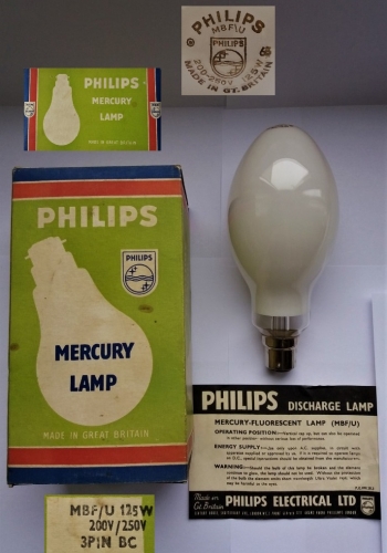 Philips 125w 3 pin MBF/U lamp
This was in a lot of photography lamps on Ebay! This oldie dates from March 1963 and was made up in Scotland, at Hamilton, before they switched to the standard Philips date code. The lamp is completely NOS after all these years, and even comes with its instructions leaflet!
