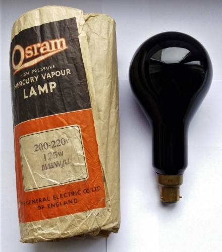 Osram GEC 125w MBW/U lamp
This has now become one of my favourite lamps! I don't have the gear to run it but it's simply awesome, and still NOS. It dates from the early 1960s and still has its original purchase receipt! I got this from a lot of photography lamps on Ebay, strangely this whole wrapper was tucked inside the AEI Mazda one I uploaded earlier.
