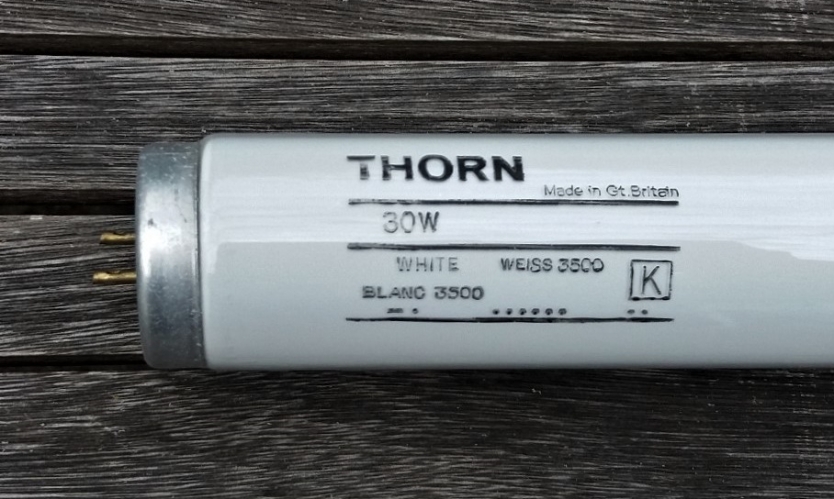 Thorn 30w T12 tube
Lamp bin find today, has virtually no wear on it. 30w is quite a rare length for T12.
