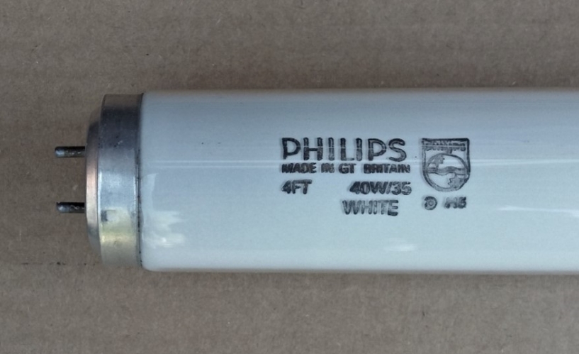 Philips 40w T12 tube - made in GB
I found this along with some others (which I stupidly didn't take) in the lamp recycling this morning. Despite its age it's NOS and has a very crisp etch.
