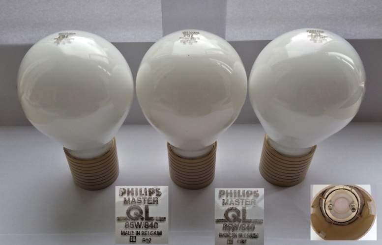 Philips Master QL 85w induction lamps
This morning when I visited my local lamp bin I noticed lots of these had been dumped there. Sadly they all looked like they had been outside for very long and were filthy... After spending ages trying to clean them this is the best I could get them to look. I'm glad to have found some of these as they are relatively rare, they are also a technology that features very little in my collection, the only other induction lamp I have is a 23w self-ballasted GE "Genura" lamp. These lamps have a very curious base.
