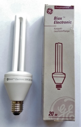 GE Biax Electronic 20w CFL
A recent acquisition back from when CFLs were proper lamps! Look at the size of that ballast compartment! This lamp is very similar to the 11w version of this I already have.
