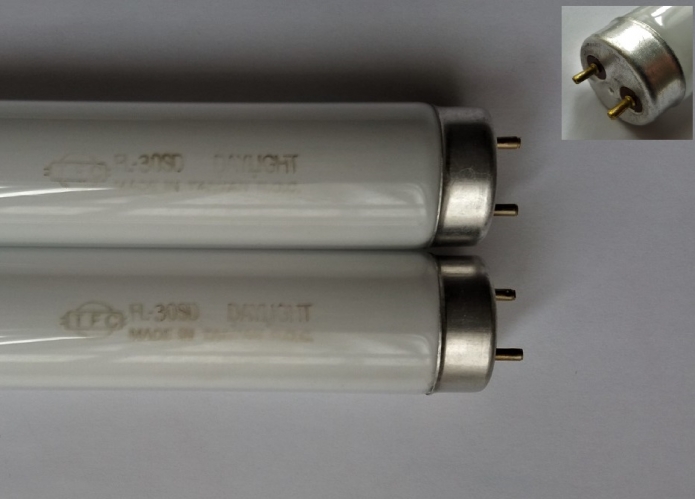 TFC 30w daylight T9 tubes
Two NOS shop finds minus sleeves. These lamps are curious as they are from a little-known Taiwanese manufacturer. They seem good quality and remind me of Japanese tubes; oddly enough they are slightly thicker in diameter to a T8 so I think they are T9.
