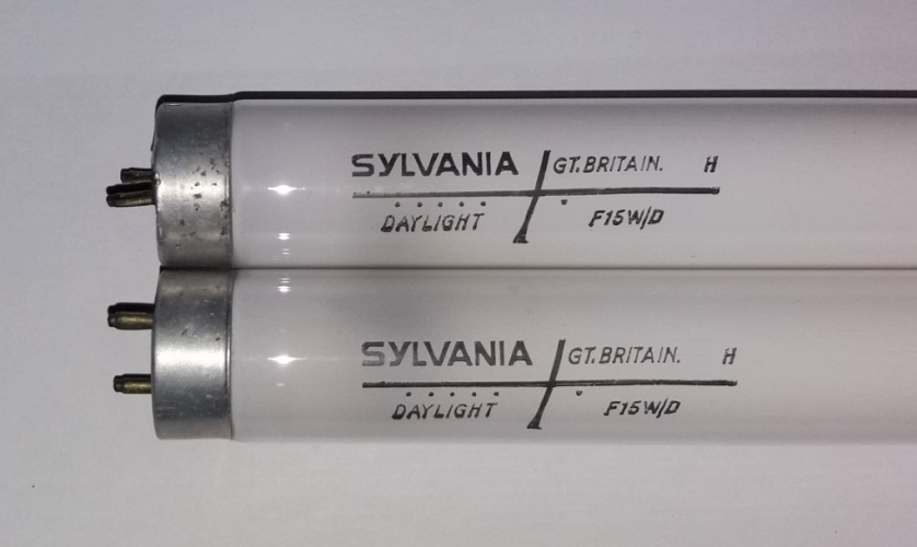Sylvania 15w daylight tubes
The same tubes I posted earlier, after attempting to fix the end pins and giving them a damn good clean!
