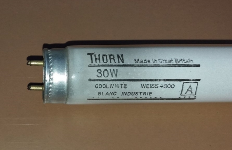 Thorn 30w cool white T8 tube
A nice old tube from the haul earlier, this is my first Thorn 30w in cool white, I already had some others that weren't.
