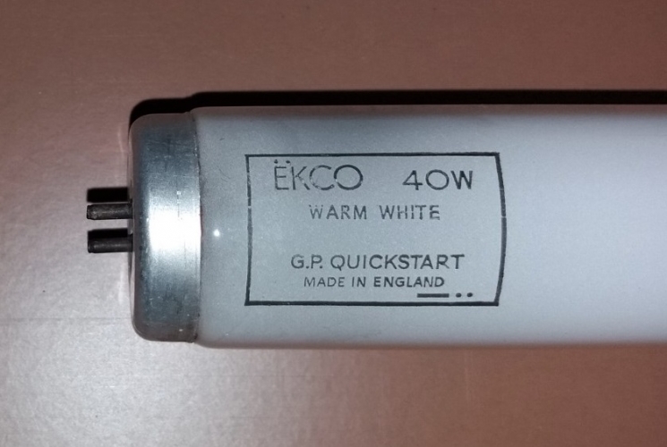 Ekco warm white quickstart 40w tube
Yesterday, I went to pick up a haul of free, mainly NOS and rare tubes around 40 minutes away from me, mainly for a tube in particular... (Pic will come.) I also discovered a few other very rare gems in the haul that weren't obvious from the listing photo. Here is a (used) 1960s Ekco 40 watt tube to start off.
