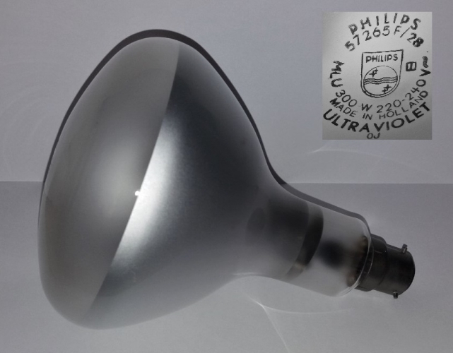 Philips 300w MLU Self-ballasted mercury tanning lamp
A NOS lamp, minus box, as used in designated Philips tanning lamp fittings which were widely sold from the 60s-80s.
