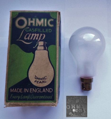 1930s "Ohmic" 75w pearl filament lamp
A recent Ebay acquisition, it's always a bit of a gamble bidding on lamps of this age as often they do not have the original lamp inside the box (even if the seller sometimes says so). It was nice to find the original lamp still present. I wonder where the Ohmic plant was located? There seemed to be so many small independent lampmakers (which still surprise me sometimes due to not having heard of them) back up until the 1940s, pretty much all snapped up by the "Lamp Cartel".
