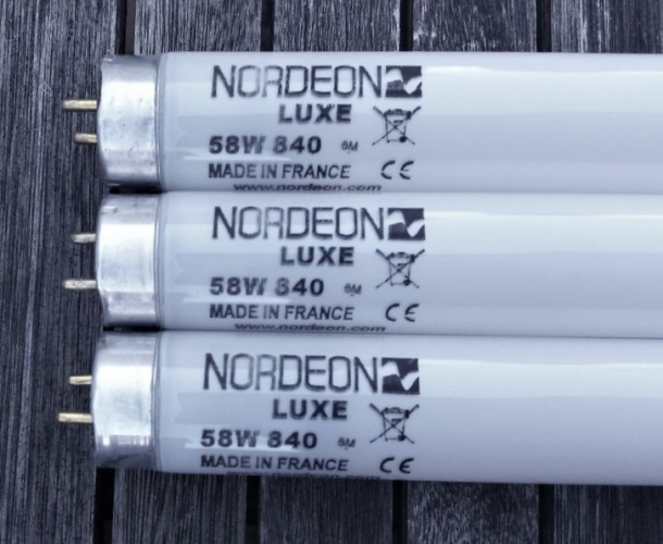 Nordeon (Philips) 58w T8 tubes
Some more lamp bin finds today, these are modern but are quite an interesting brand. They are virtually NOS. The strange thing is, I believe these are Philips-made for the French market, so it is strange that they wound up over here.
