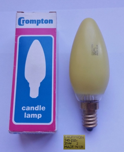 Crompton 25w yellow candle lamp
This is rather an interesting lamp, found in that huge lighting store yesterday. Apart from the "Charmlight" range, I wasn't aware Crompton had made individually-packaged coloured candles. Sadly the store only had them in yellow.
