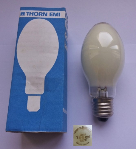 Thorn 50w Super Deluxe mercury lamp
A rare Ebay find recently was this lovely Thorn 50w mercury lamp with Deluxe-type phosphor. Once I get the chance to light this lamp I will upload further photos of it.
