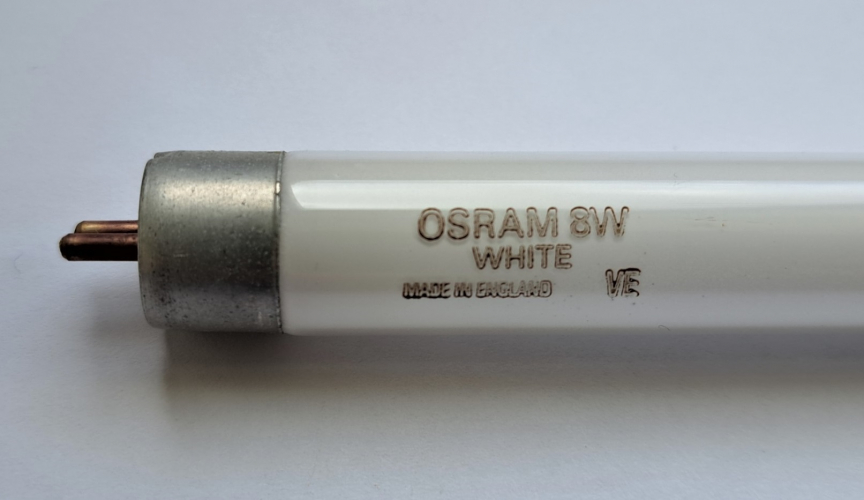 Interesting British-made 8w Osram tube
A NOS lamp bin find from this morning. This tube is a little curious as it has a GEC date code system but end caps suggesting it was perhaps made by Sylvania at Shipley. Unless of course Osram briefly used these caps before 8w tubes were imported from Bari in Italy (which also used these caps).
