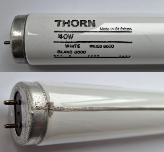 Thorn 2ft 40w tube with earthing strip
Found today in a lamp bin, I am pleasantly surprised with this NOS find. Presumably this tube was designed for old fluorescent street lanterns.
