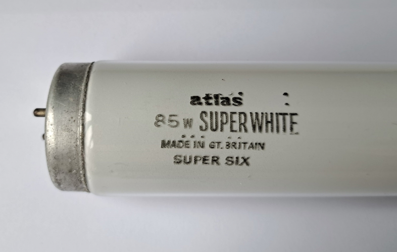 Atlas 85w Super white Super Six tube
It really was a real unexpected treat to find both a NOS Super Six and Super Five in yesterday's old tube bundle in the lamp bin! Sadly there were 2 of these, 1 of them rung off at the other end (typical!) These are quite rare I believe.
