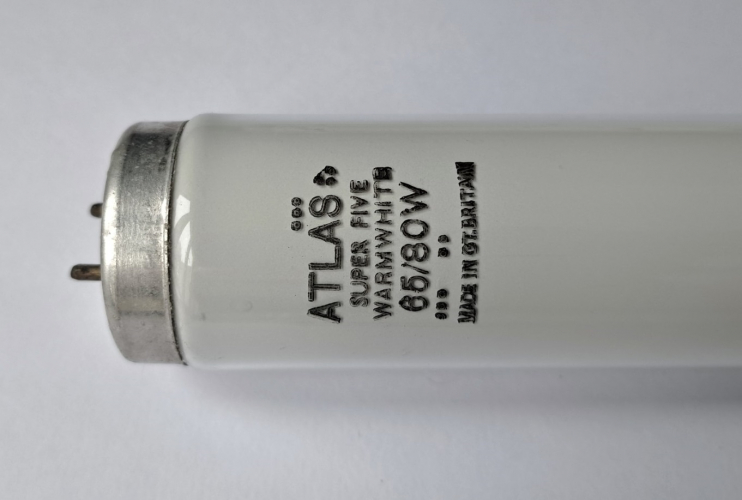 NOS Atlas Super Five warm white tube
Another lovely lamp bin find yesterday. Miraculously still NOS.
