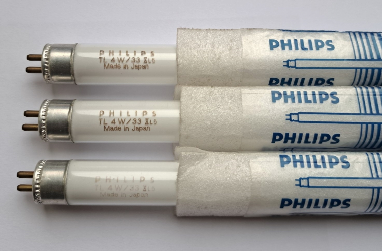 Philips 4w tubes made in Japan
Recent Ebay finds. I managed to get 3 of these rather nice NOS tubes, interesting that they are made in Japan too! Apparently these were made by Matushita.

